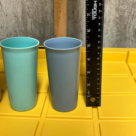 Tupperware 16 oz Plastic Drinking Glass Cups Set of 3 Gray Blue Light Blue - Picture 4 of 8